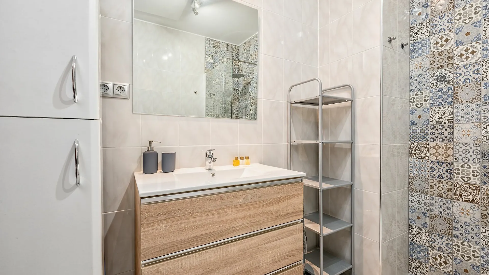 Iloftmalaga Carreteria - Rosaleda Apartment 0*, Malaga
